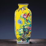 HOUKAI Antique Chinese Style Large Yellow Ceramic Flower Vase Four Sides Pattern Classical Porcelain Vase - Image 2
