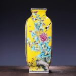HOUKAI Antique Chinese Style Large Yellow Ceramic Flower Vase Four Sides Pattern Classical Porcelain Vase - Image 4